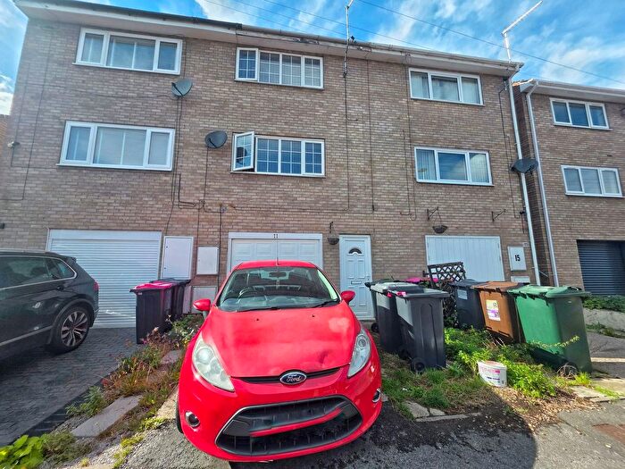 3 Bedroom Town House For Sale In Clement Mews, Rotherham, S61