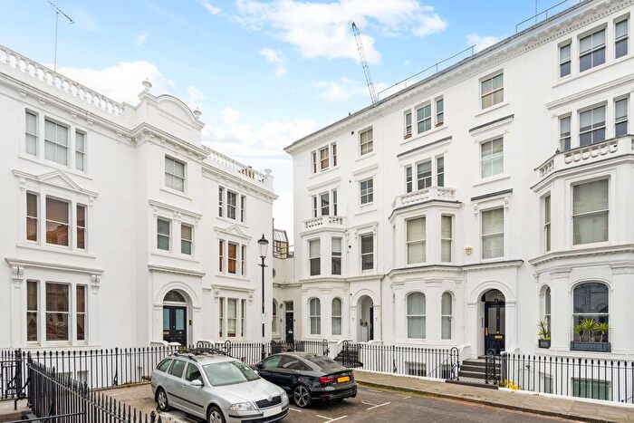 2 Bedroom Flat To Rent In Strathmore Gardens, London, W8