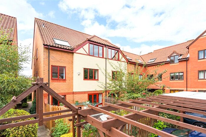 2 Bedroom Flat For Sale In Canada Way, Bristol, BS1