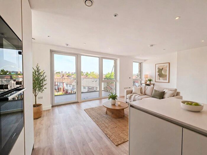 2 Bedroom Apartment To Rent In Unison House -, P17