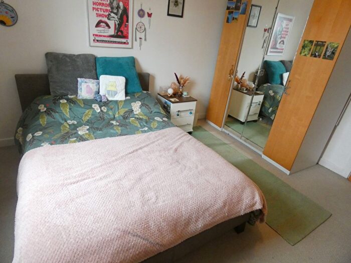 1 Bedroom Flat To Rent In Elizabeth Square, London, SE16