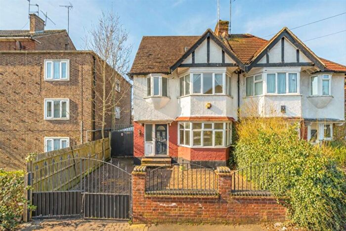 4 Bedroom House For Sale In Sydney Road, London, N10