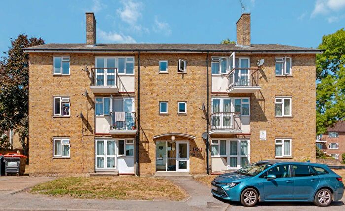 2 Bedroom Flat To Rent In Mount Avenue, Ealing, W5