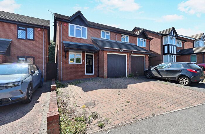 3 Bedroom Semi-Detached House For Sale In Tameton Close, Luton, LU2