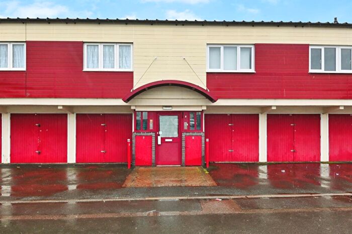 2 Bedroom Flat For Sale In Martlesham Square, Birmingham, B35