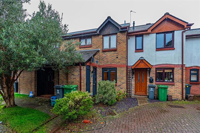 1 Bedroom Maisonette For Sale In Llansannor Drive, Cardiff Bay, CF10