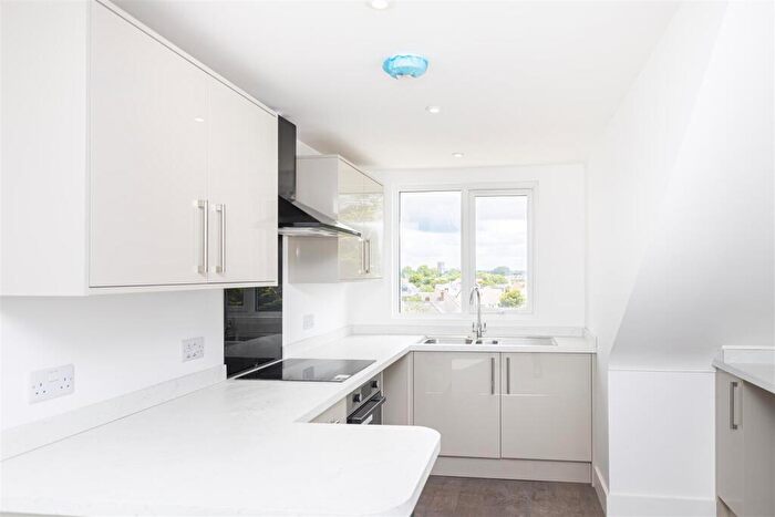 1 Bedroom Flat To Rent In Broadway, Southbourne, Bournemouth, BH6