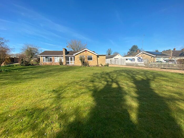 3 Bedroom Bungalow To Rent In Brook Way, Deanshanger, Milton Keynes, MK19