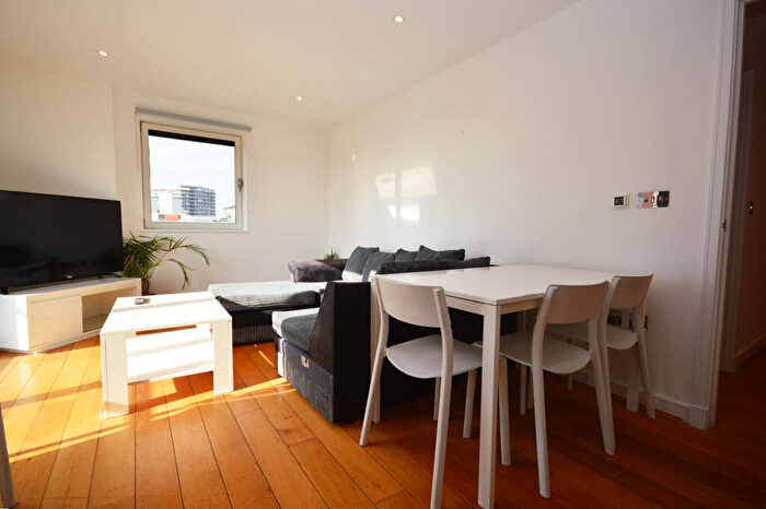 2 Bedroom Flat To Rent In Western Gateway, Royal Victoria, E16