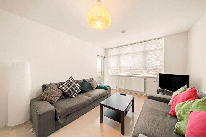 2 Bedroom Flat For Sale In Rennie Estate, Bermondsey, SE16