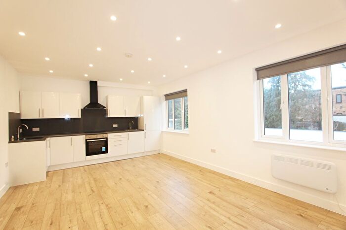 2 Bedroom Flat To Rent In Montpelier Rise, London, NW11