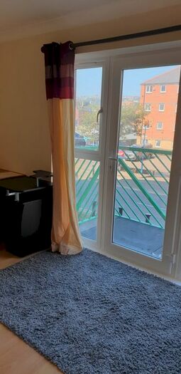 2 Bedroom Flat To Rent In Trawler Road, Swansea, SA1