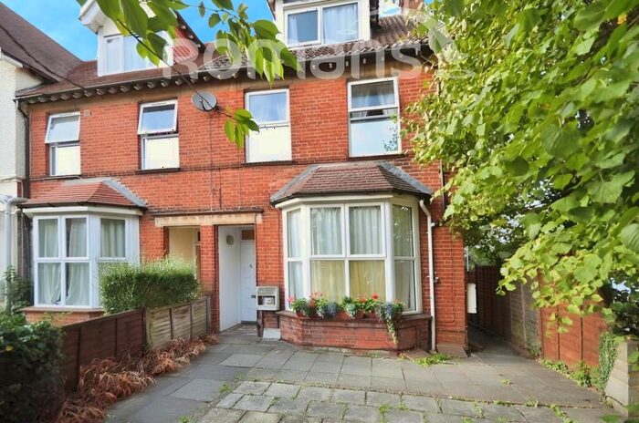 1 Bedroom Apartment To Rent In Worting Road, RG21