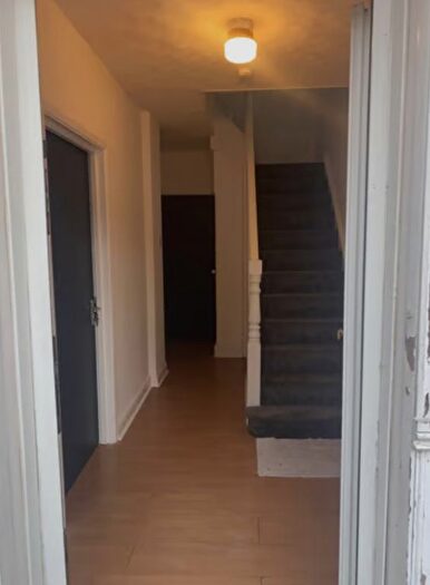 4 Bedroom Semi-Detached House To Rent In Hounslow Avenue, Hounslow, Greater London, TW3