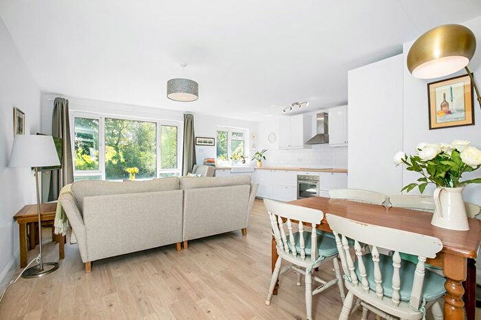 2 Bedroom Flat To Rent In Harding Place, - Duncombe Hill, Honor Oak, SE23