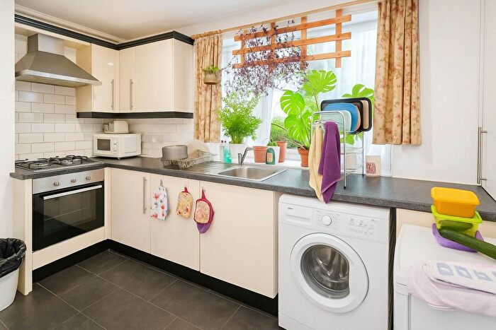 1 Bedroom Maisonette To Rent In Sycamore Avenue, London, W5