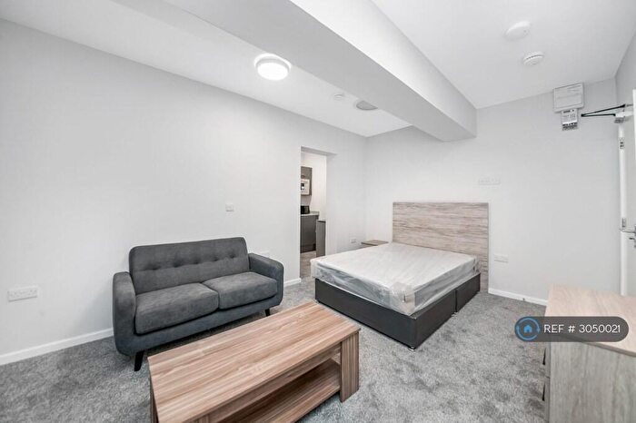 Studio To Rent In Stile Common Road, Huddersfield, HD4