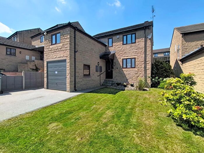 4 Bedroom Detached House For Sale In West End Drive, Cleckheaton, West Yorkshire, BD19