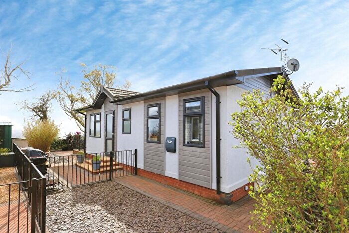 2 Bedroom Park Home For Sale In Earls Ditton Lane, Hopton Wafers, Kidderminster, DY14