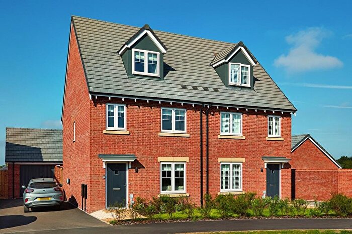 4 Bedroom Semi Detached House For Sale In Banbury Road, Warwick, Warwickshire, CV34