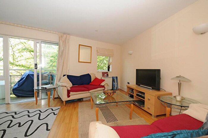2 Bedroom Flat To Rent In Arcadia Court, Lowther Road, N7