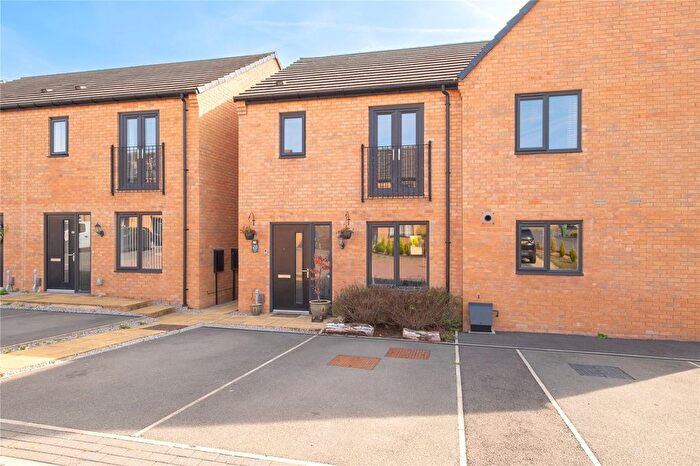 3 Bedroom Semi-Detached House For Sale In Smithy Way, Lindley, Huddersfield, HD3