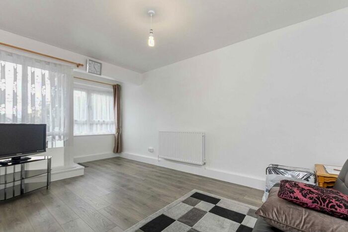 1 Bedroom Flat To Rent In Harford Street, London, E1
