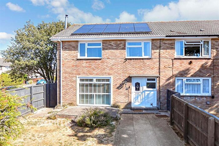 4 Bedroom Semi-Detached House For Sale In Solent Gardens, Freshwater, Isle Of Wight, PO40