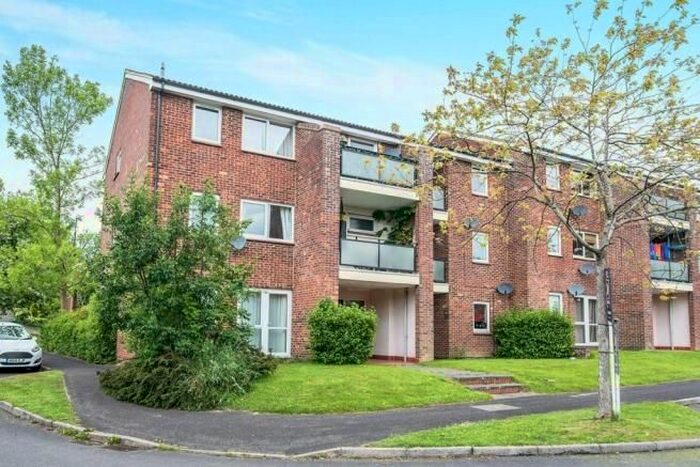 1 Bedroom Flat To Rent In Elder Close, Winchester SO22