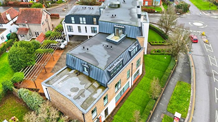 1 Bedroom Flat For Sale In High Street, Egham, Surrey, TW20