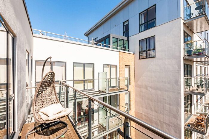 2 Bedroom Flat To Rent In Violet Road, Bow, London, E3