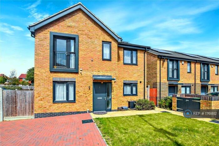 5 Bedroom Detached House To Rent In Sterling Road, Barnehurst, Bexleyheath, DA7