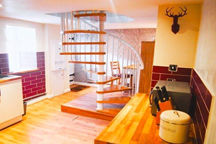 2 Bedroom Property To Rent In Front Street, Pembroke Dock, SA72