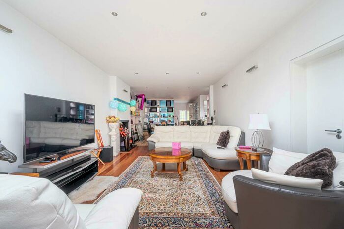 6 Bedroom Detached House To Rent In Sherwood Road, Hendon, London, NW4