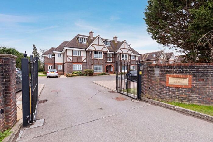 2 Bedroom Flat For Sale In Shoppenhangers Road, Maidenhead, SL6