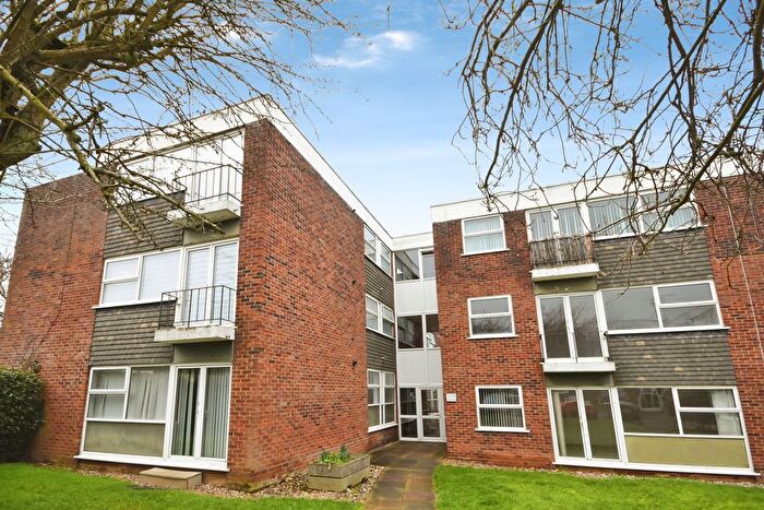 2 Bedroom Flat For Sale In Hutton Road, Shenfield, Brentwood, CM15