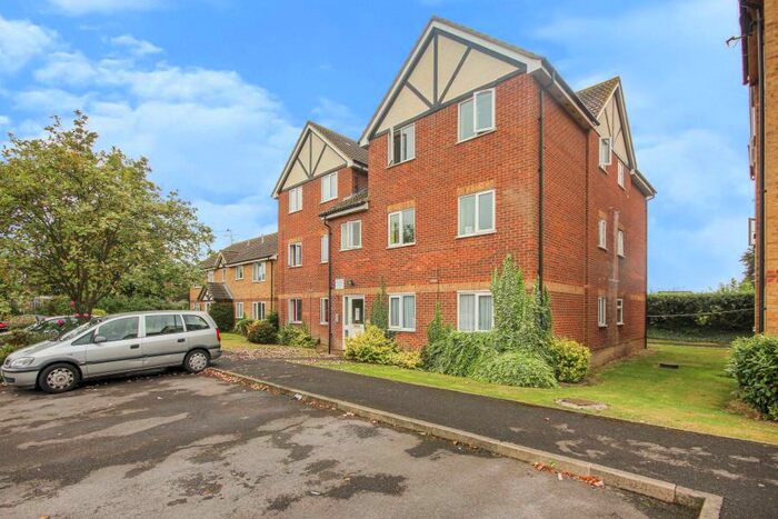 1 Bedroom Flat To Rent In Bridgewater Court, Langley, SL3