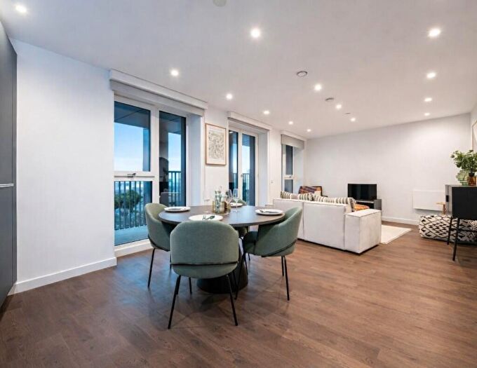 2 Bedroom Apartment For Sale In Bow Common Lane, London, E3