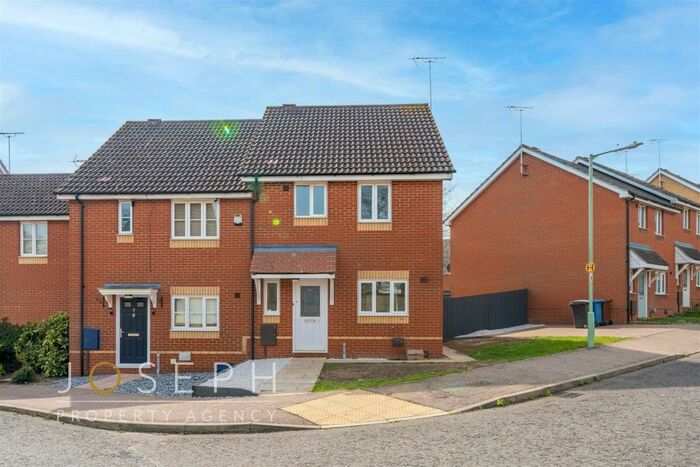 3 Bedroom House To Rent In Lacewing Close, Pinewood, Ipswich, IP8