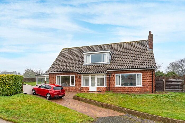 3 Bedroom Chalet For Sale In Erbury Place, Clare, Suffolk, CO10