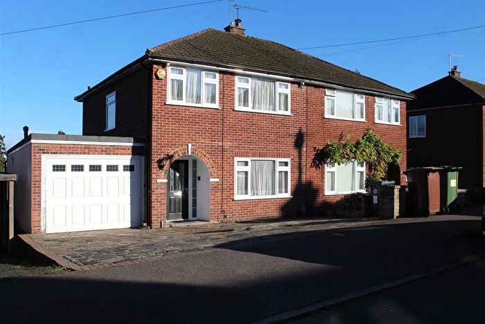 3 Bedroom Semi-detached House For Sale In Sherwood Avenue, Potters Bar, EN6
