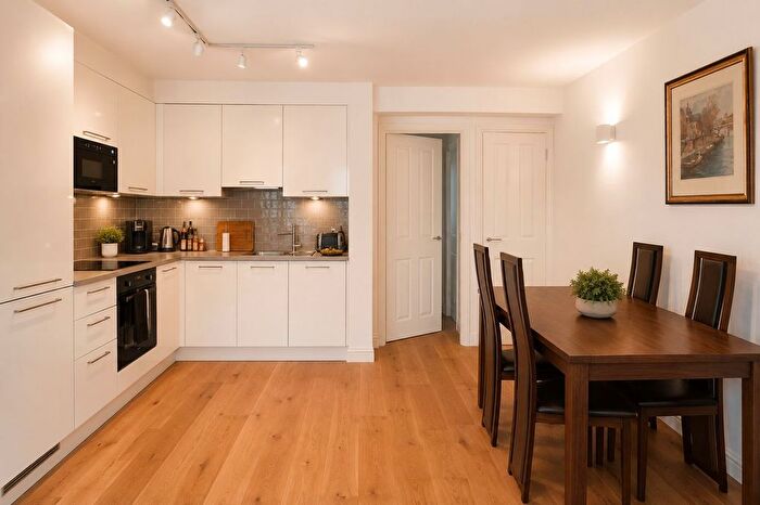 1 Bedroom Flat For Sale In King Street, Hammersmith, London, W6