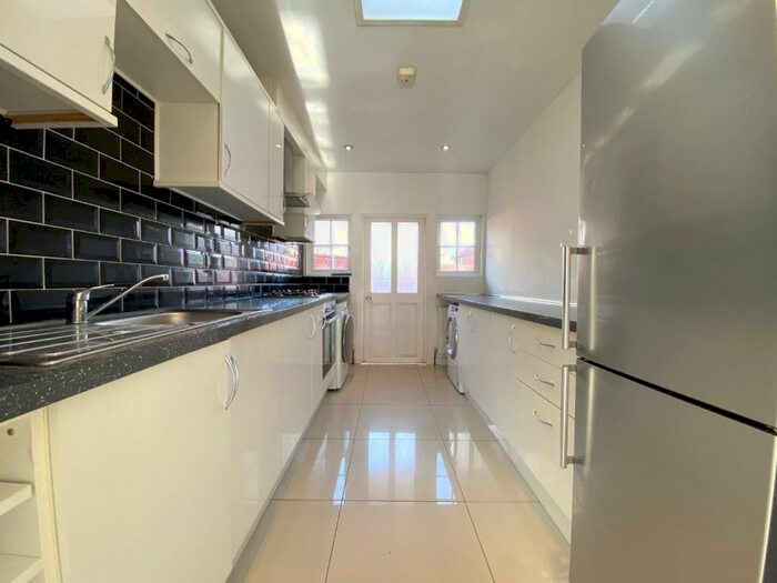 3 Bedroom End Of Terrace House To Rent In Thornton Road, Carshalton, Surrey, SM5