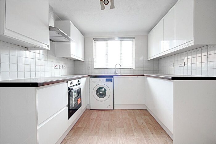 3 Bedroom End Of Terrace House To Rent In Sedley Close, Enfield, Greater London, EN1