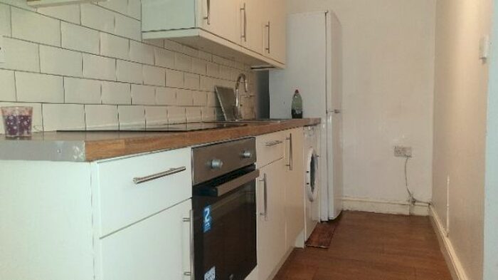 2 Bedroom Flat To Rent In Chingford Mount Road, London E4