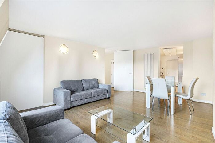 2 Bedroom Apartment To Rent In Goswell Road, London, EC1V