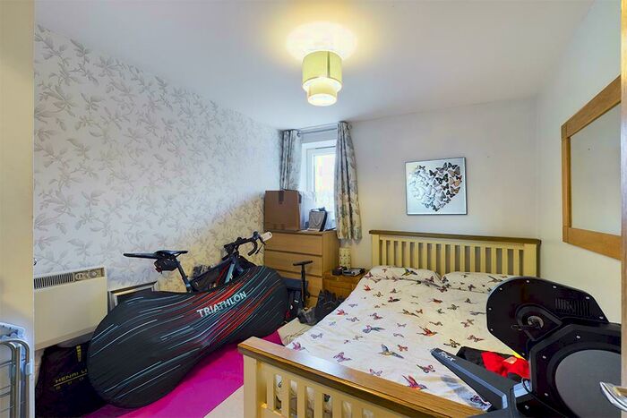 2 Bedroom Apartment To Rent In Orchard Place, Southampton, Hampshire, SO14