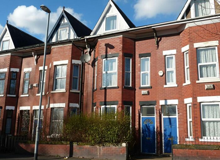 4 Bedroom House Of Multiple Occupation To Rent In Platt Lane, Manchester, M14