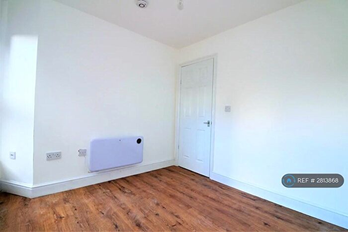 2 Bedroom Flat To Rent In King Street, Luton, LU1