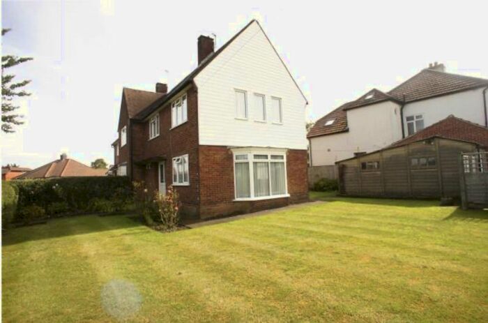 3 Bedroom Property To Rent In Sandhurst Road, Orpington, BR6